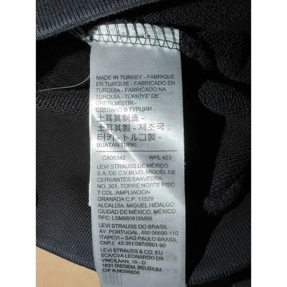 Levi's Relaxed Fit Black Crewneck Sweatshirt Team Spirits Skeleton, Size M, NWT - Picture 9 of 9